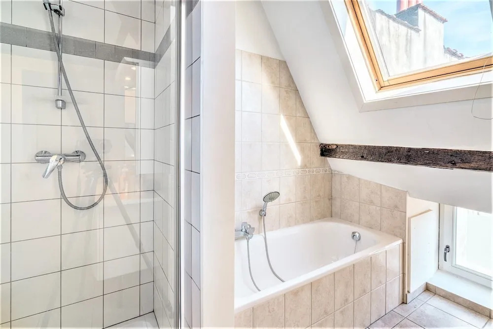 Deluxe Capital Street Stay for 12