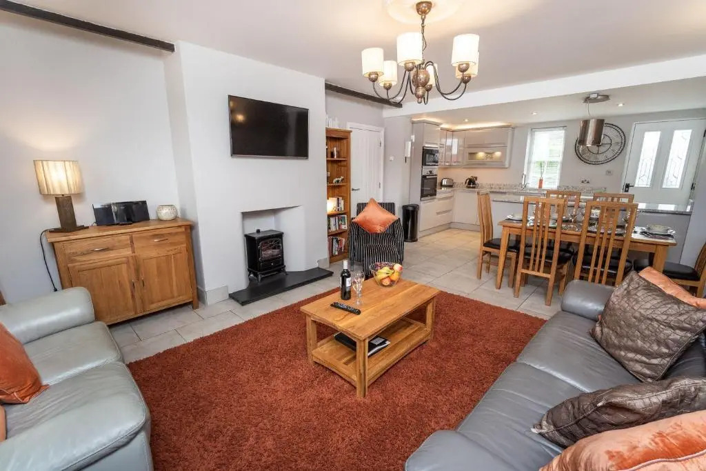Bridge House Apartment 1