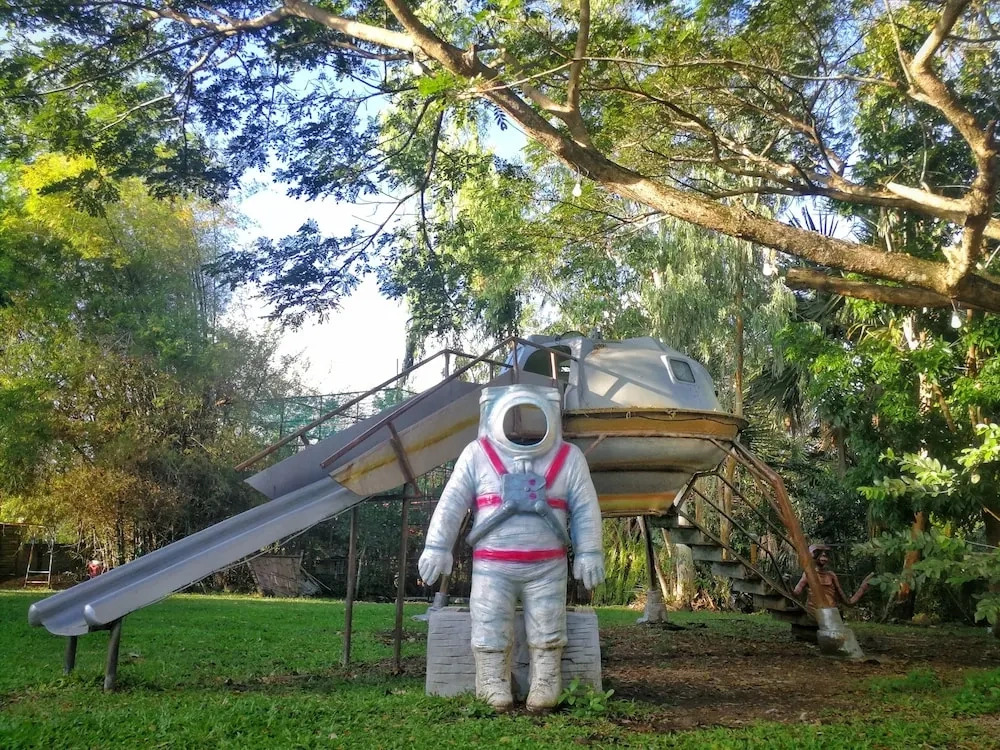 Silangang Nayon