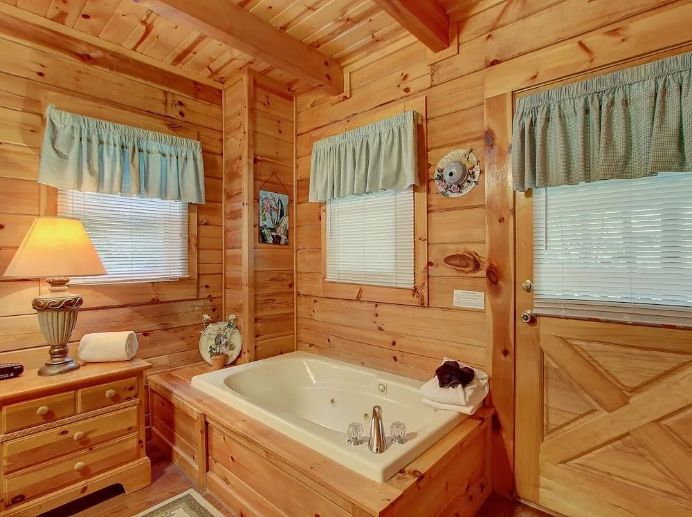 Autumn Leaves 1 Bedroom 1 Bathroom Cabin