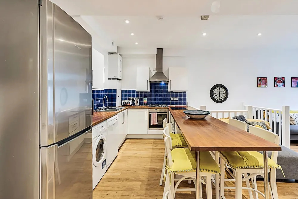 Modern Comfort Two Bedroom Gem on the Rye