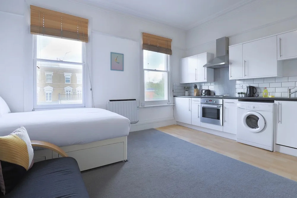 Cosy Studio In West London Fits 2
