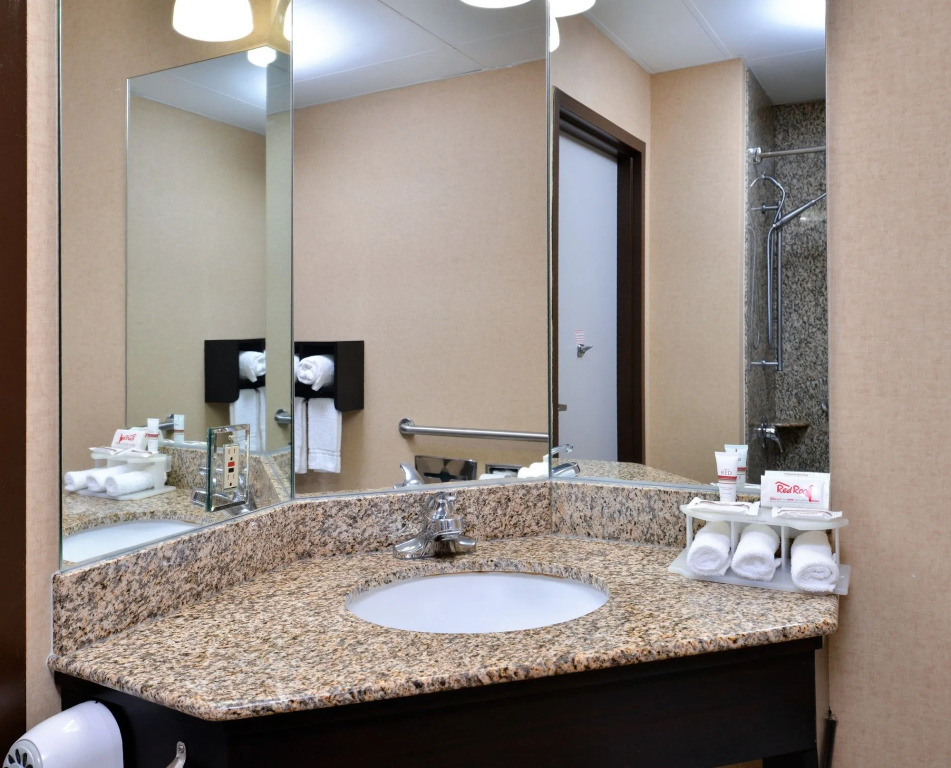 Red Roof Inn & Suites Columbus - West Broad