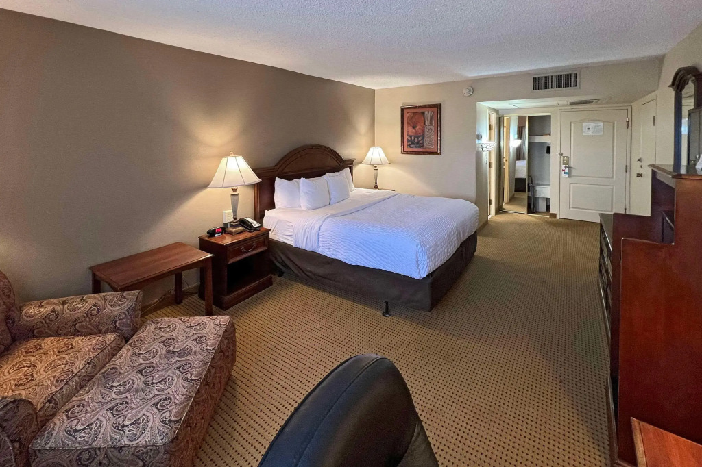 Clarion Inn Garden City