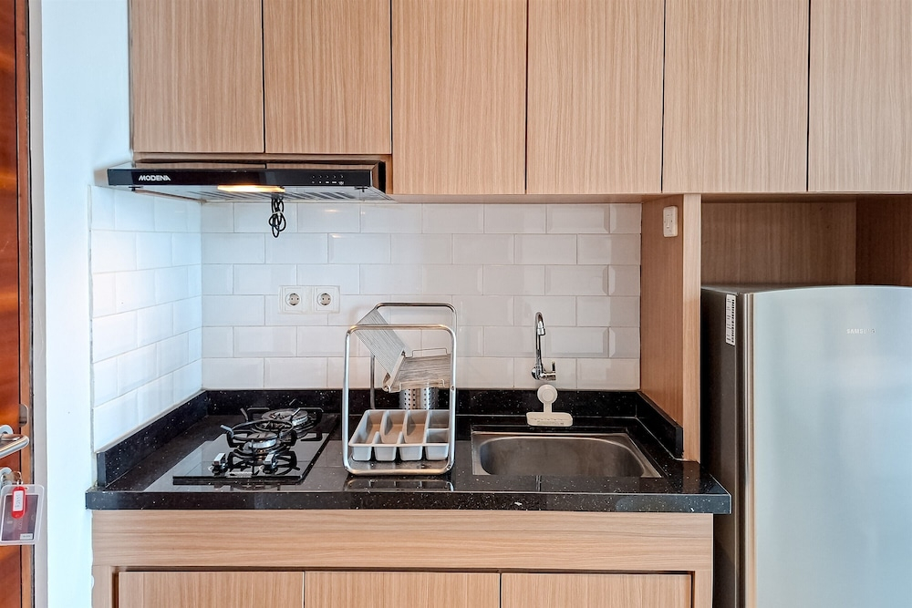 Delightful And Lovely Studio Room At Apartemen Roseville (Soho & Suite)