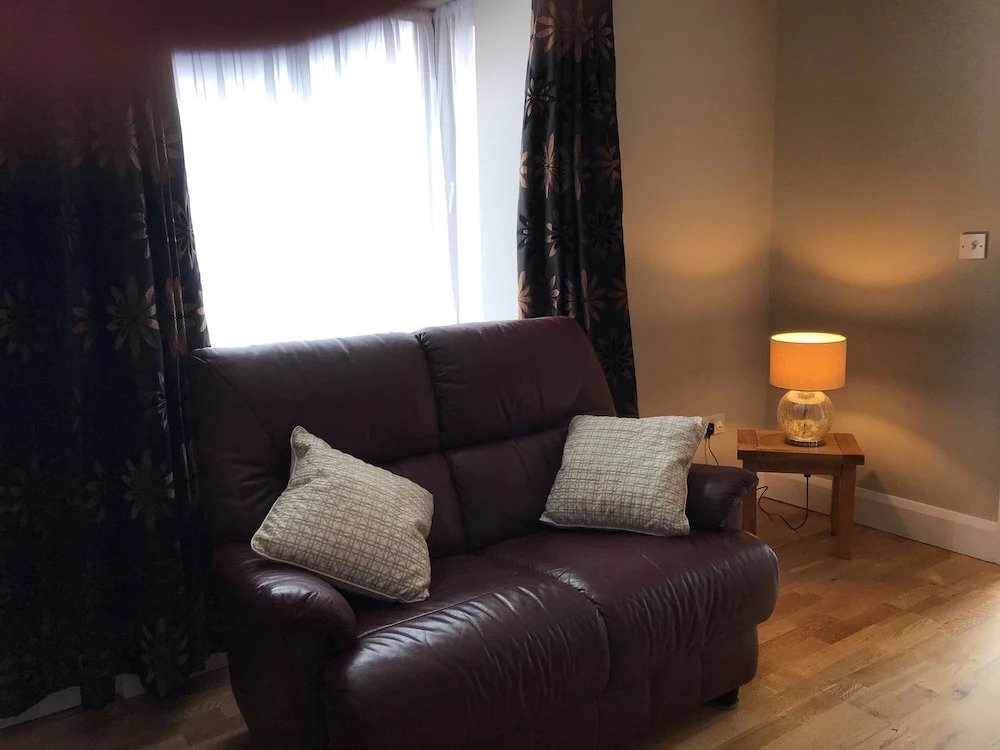 Immaculate 3-bed House With Private Secure Garden