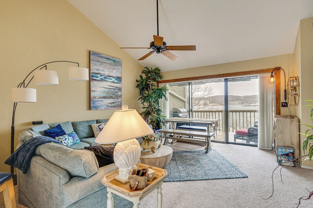 180 Main Channel View! Poolside Apt in Osage Beach