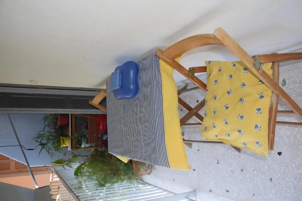Spacious, big apartment for 6 persons in the center of Athens