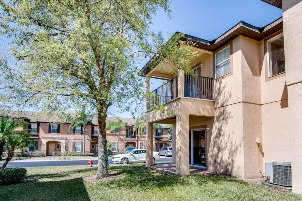 RP04SKS/257 - 4 Br townhouse by RedAwning