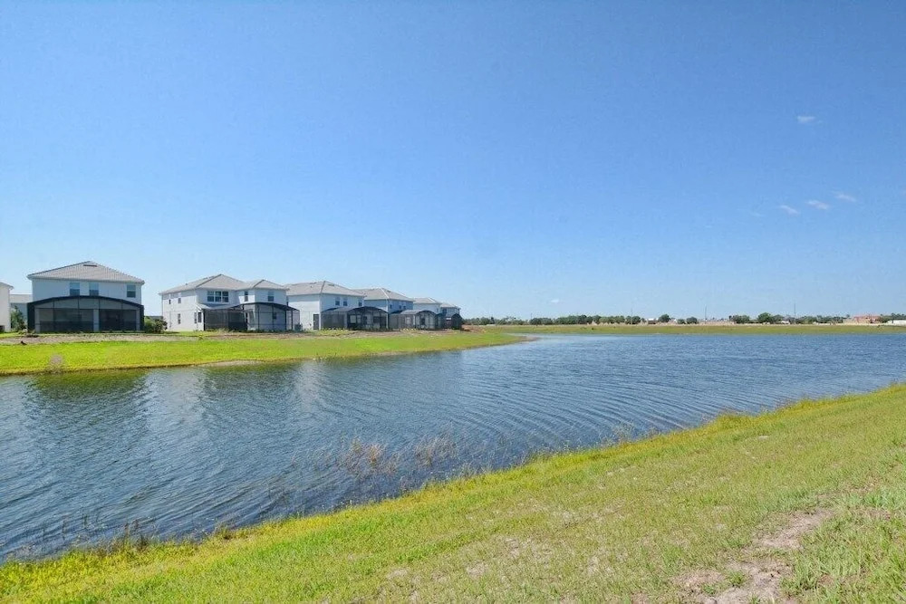 Storey Lake- 4 Bedroom Townhome W/spashpool-1619st Townhouse