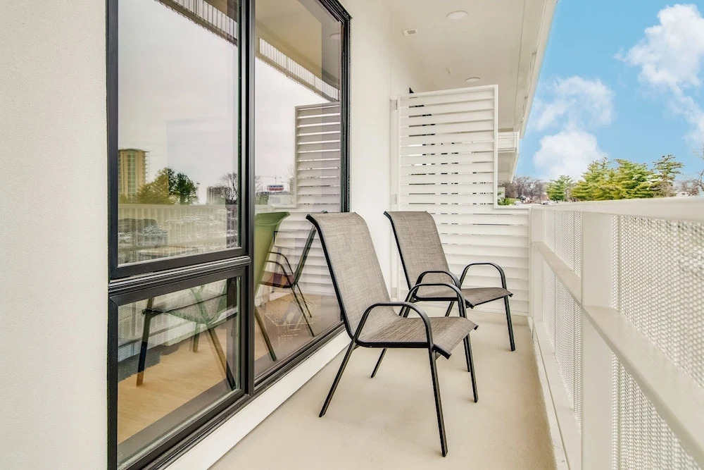 Lllume Chic Gulch View Community Gym & Pool 1 Bedroom Condo