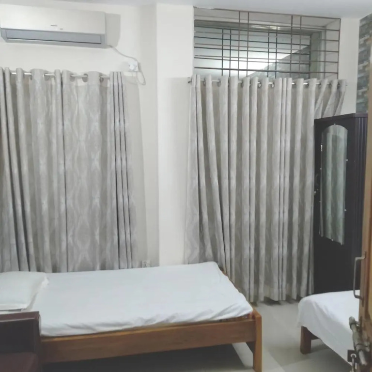 Hotel Charu