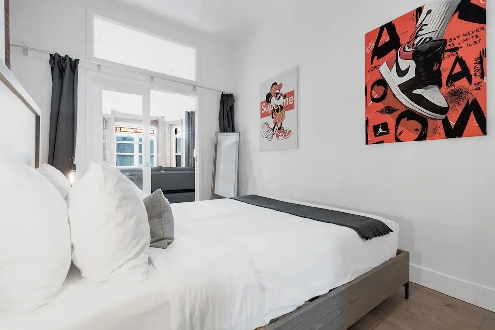 LiV MTL Downtown Montreal Spacious Suites