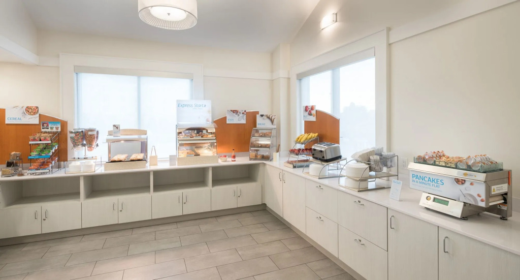 Holiday Inn Express & Suites Springfield by IHG