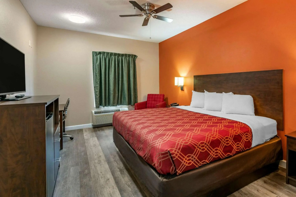 Econo Lodge Inn & Suites Granite City - St Louis