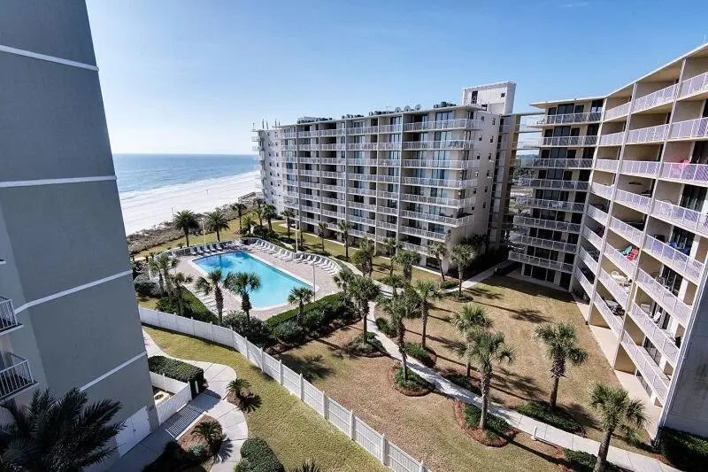Tradewinds 708
