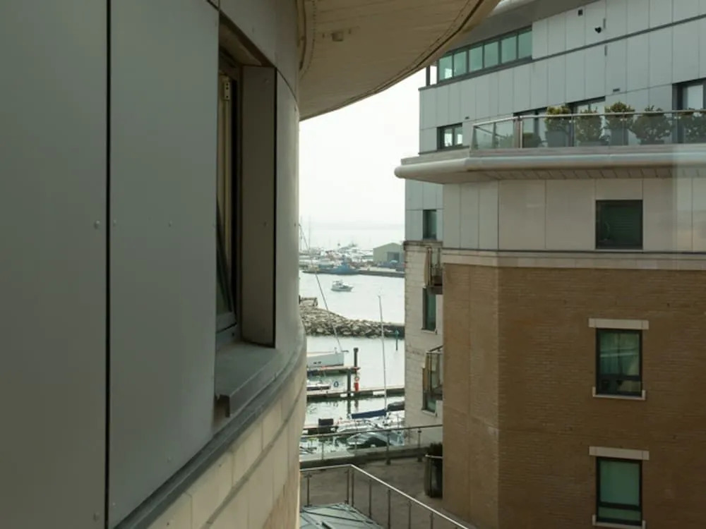 Peregrine - Poole Quay Location with Partial Harbour Views