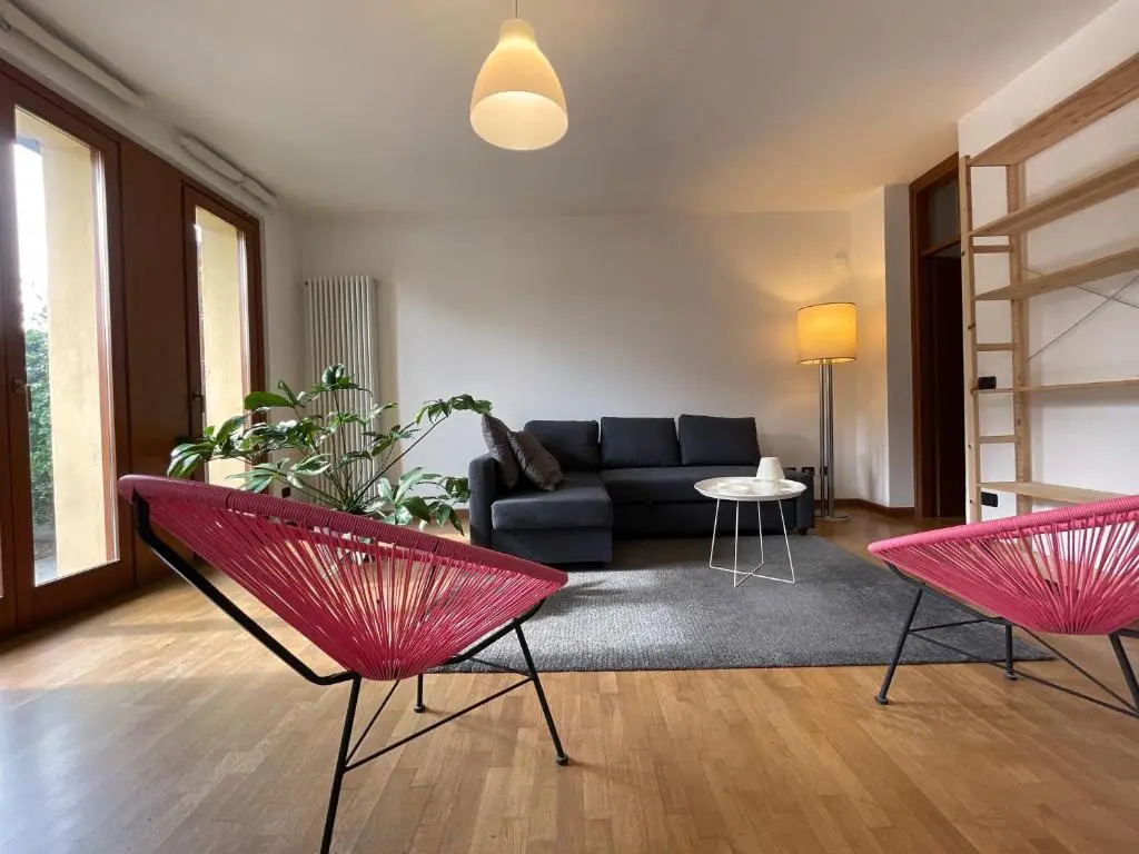 Entire accommodation with private garden near Milan and Lake Como - Free parking - Family friendly
