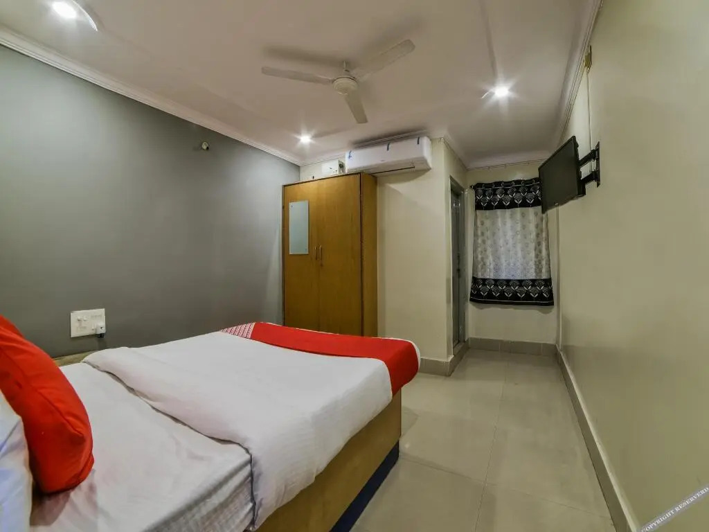 OYO 15752 KBR Residency