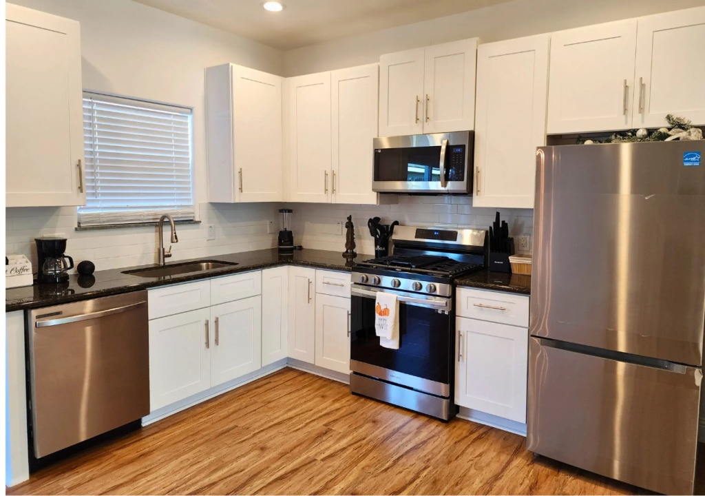 Modern 3 Bedroom Retreat in Pearland