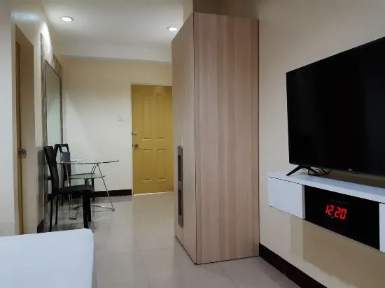 OYO 593 Plumeria Hotel