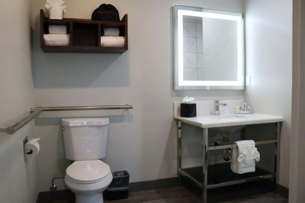 Antioch Inn and Suites