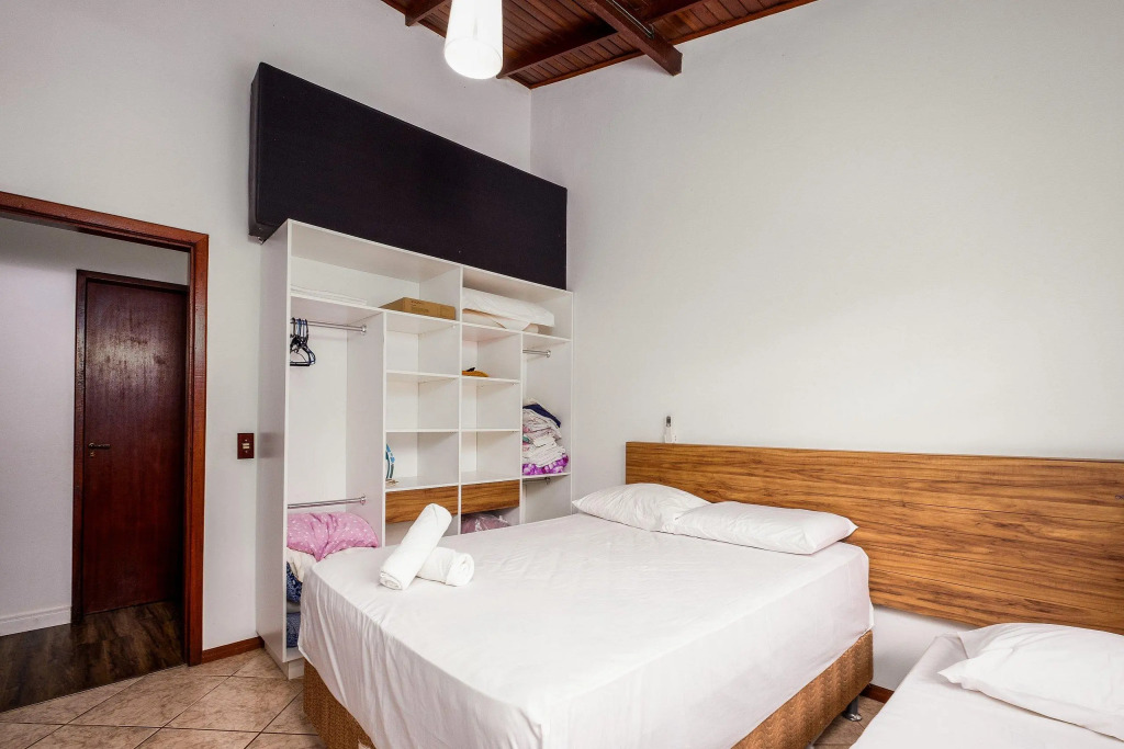 Ótima casa c/ piscina e 4 quartos em Jurere RDA030