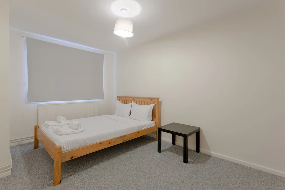 Spacious 2 Bedroom House in Bow