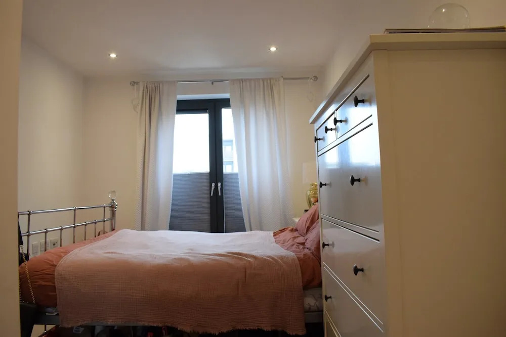 2 Bedroom Apartment With Parking in Camberwell