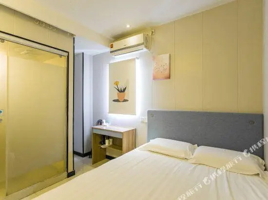 Yibai Liangpin Hotel (Shaoxing Keqiao Wanda Plaza)