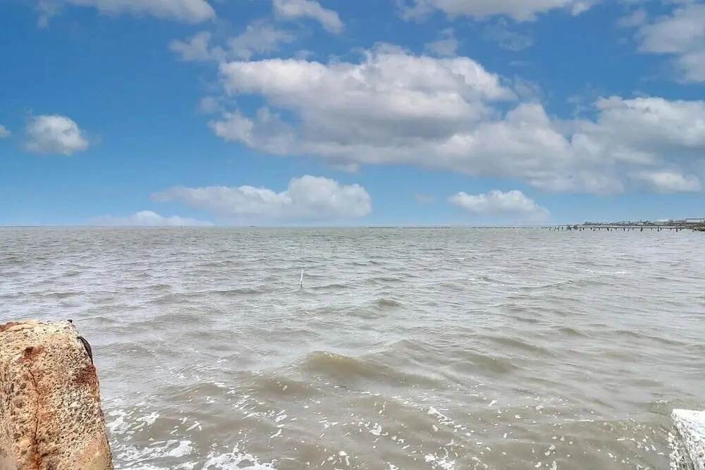 Laguna Shores 4 Bedroom Home by Redawning