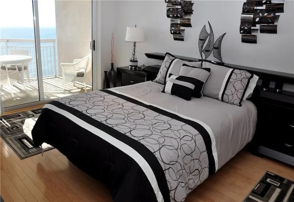 Crescent Shores 1501 - 4 Br condo by RedAwning