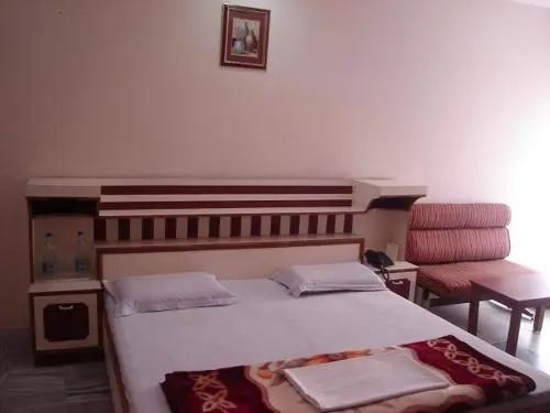 Pamposh Guest House