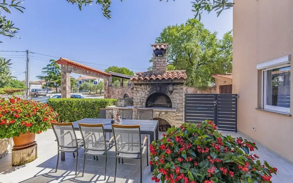 Villa in Peroj with Pool near Beach