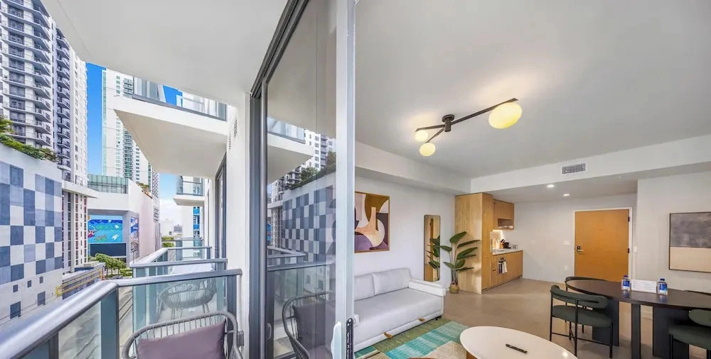 The Crosby Exclusive Condo - Pool & Gym