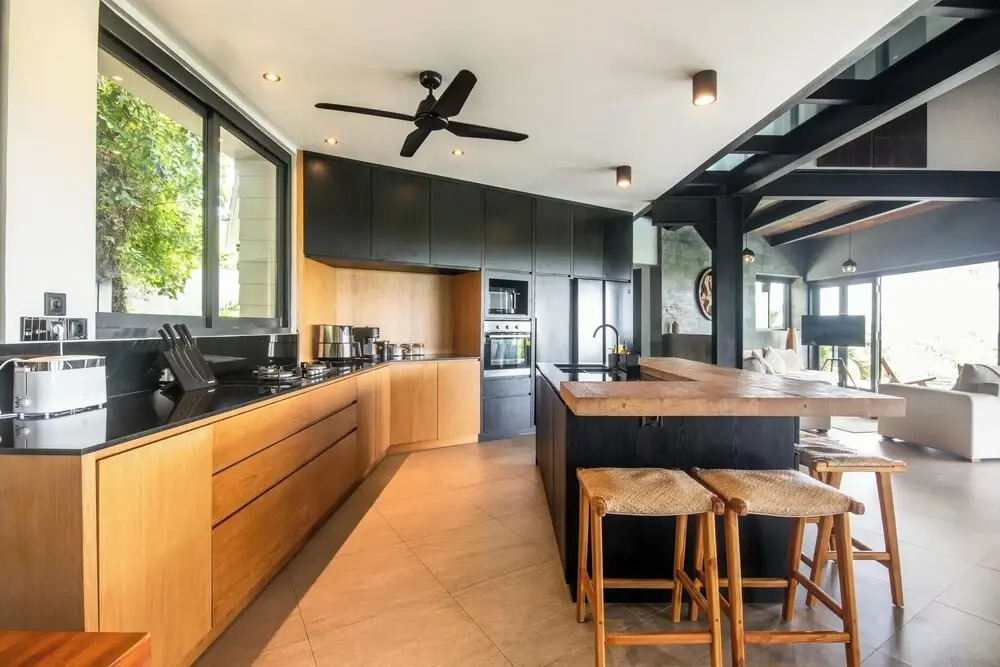 Elegant 6BR Clifftop Villa Near Bingin