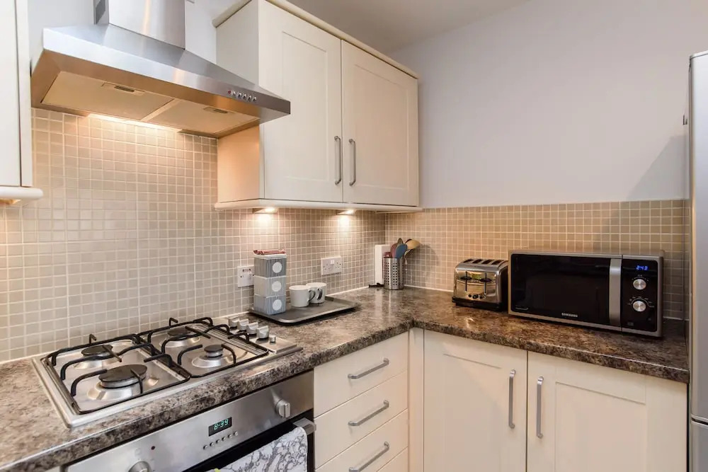 3 84a Albany Road