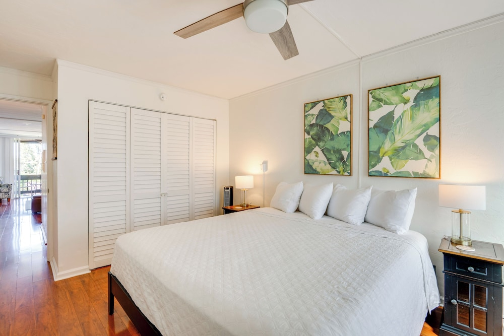 Walk to Napili Bay Beach! Mtn-view Lahaina Condo