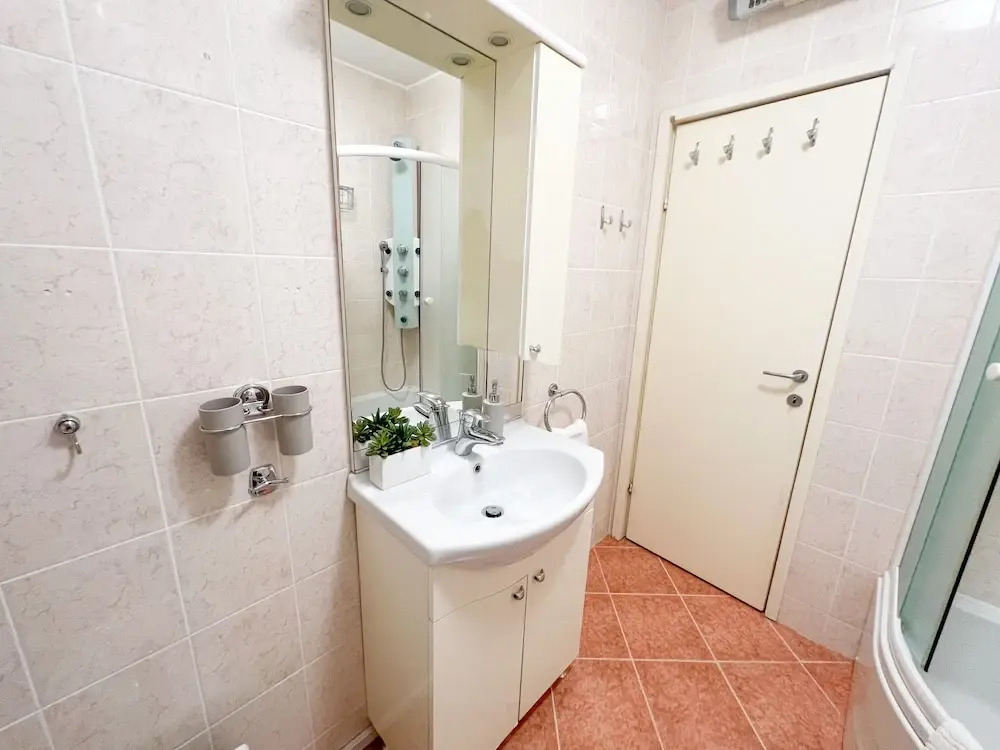 MIRROR apartment