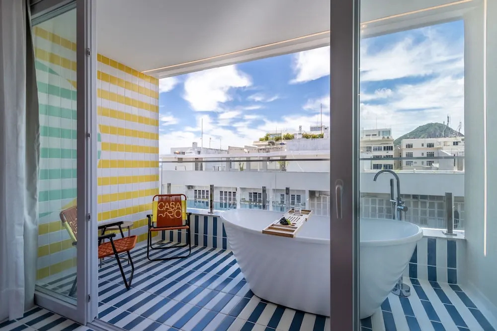 Sea View and Balcony With Bathtub Q11