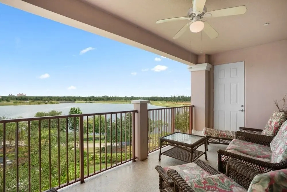 Pool View Penthouse 3 Bedroom Condo