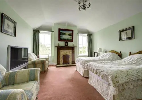 Clynderwen House