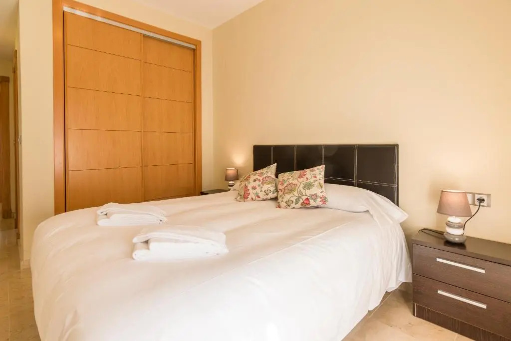 2197-Superb 2bedrooms in residence with pool!