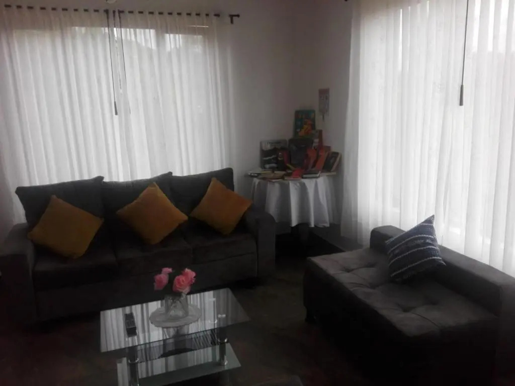 Dos habitaciones privadas con baño y placard en la cabaña Quinta Buenos Aires