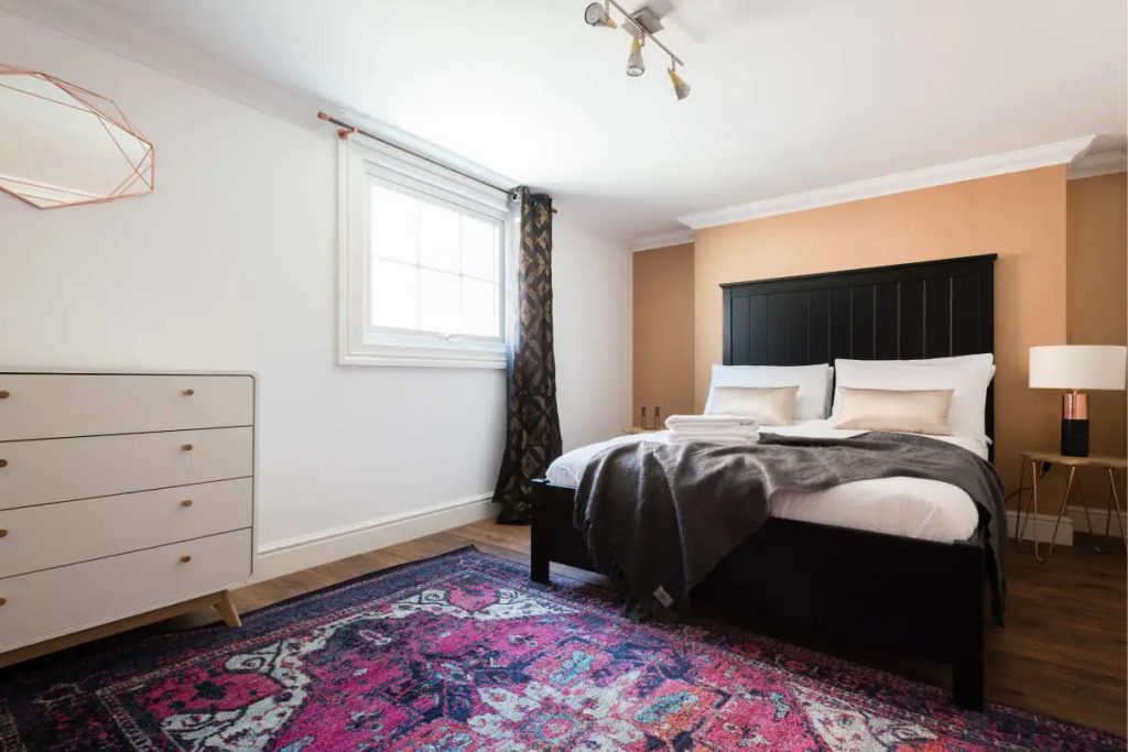 The Historic Gem - Sleek & Central 3BDR Maisonette