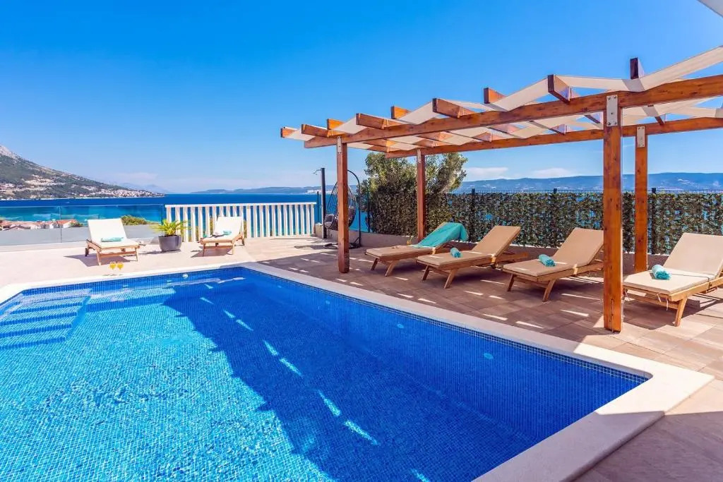 Villa Matan - only 200m from the sandy beaches, private 28m2 pool