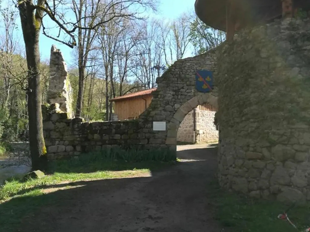 Gîte indépendant 8p, cheminée, animaux acceptés, nature paisible - FR-1-496-10