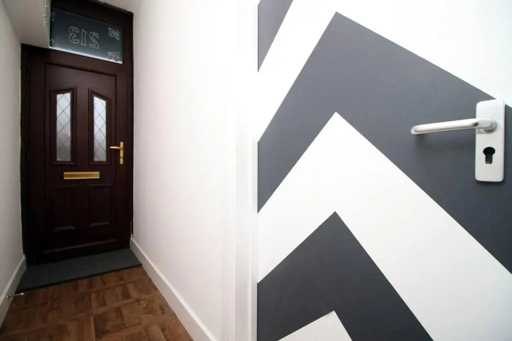 Stylish Home in Port Tennant - 4BR Free Parking!