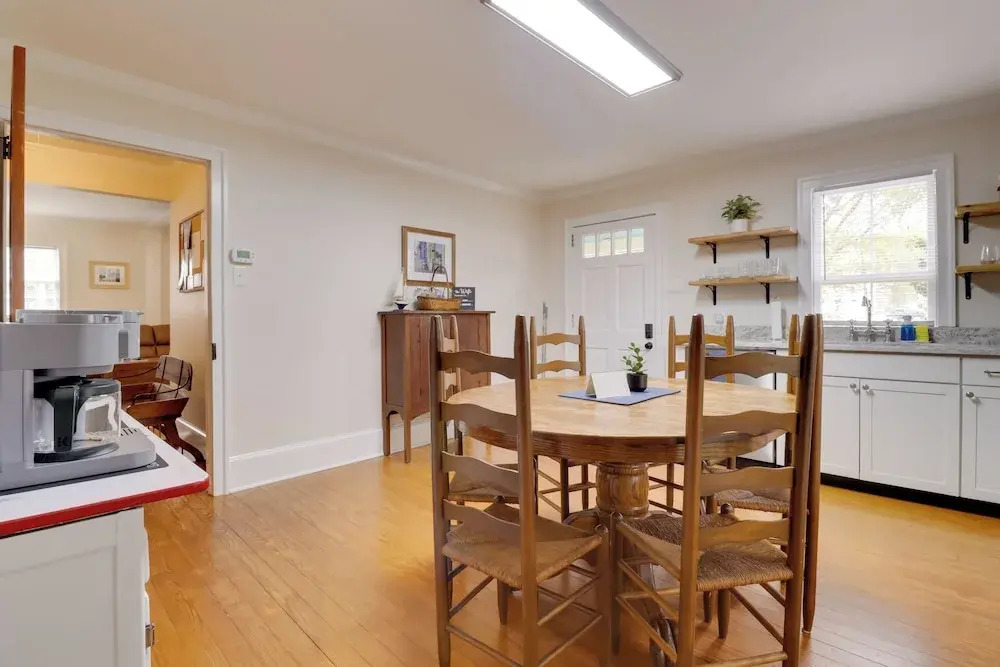 Steps to Downtown! Family Home in Historic Edenton
