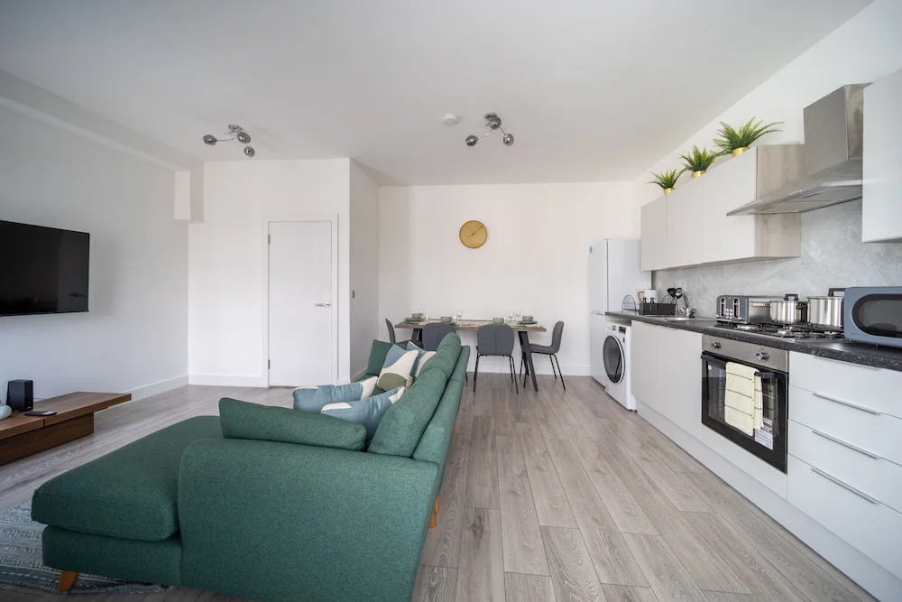 Charming 3-bed Apartment in South end on sea